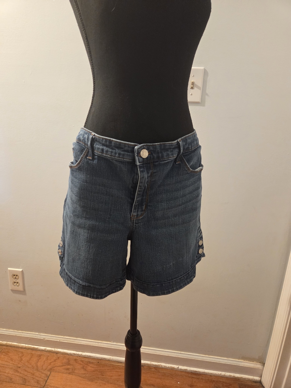 Apt. 9 Blue Denim Button-Accent Jean Shorts
